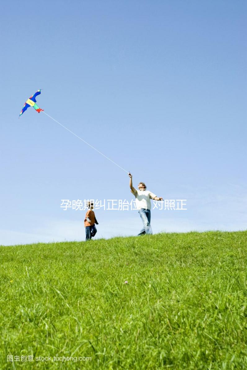 孕晚期糾正胎位，對照正確的膝胸臥位圖片是關鍵